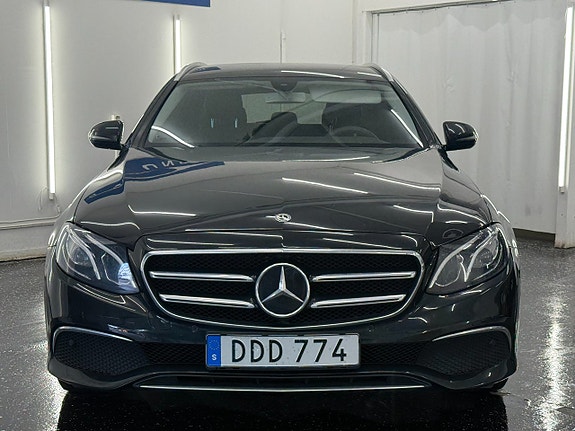 Mercedes-Benz E200 2 of 21