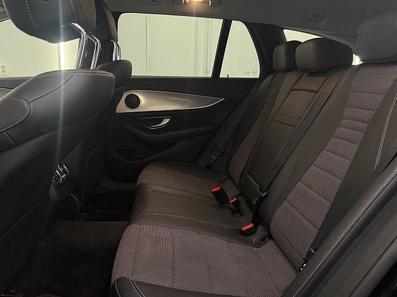 Mercedes-Benz E200 8 of 21