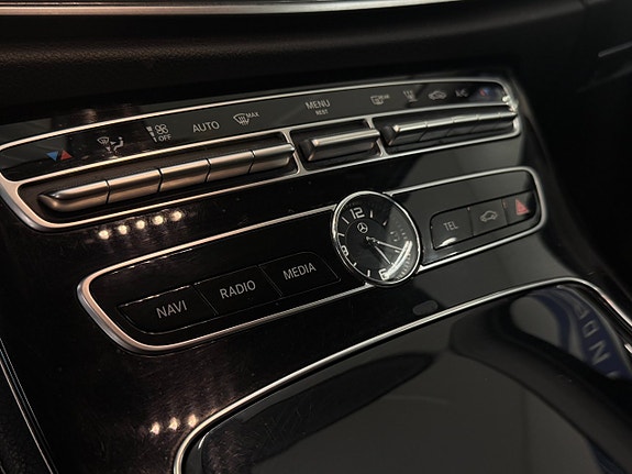 Mercedes-Benz E200 10 of 21