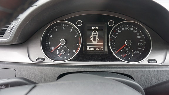 Volkswagen Passat 7 of 11