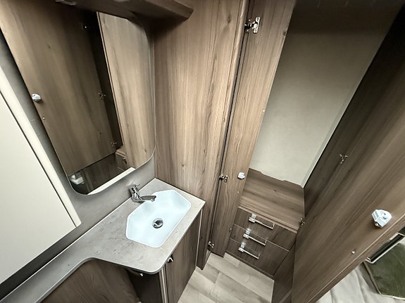 Kabe ROYAL 600 TDL KS " AC och Boxmarkis 14 of 21