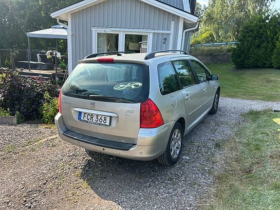 Peugeot 307 2 of 5