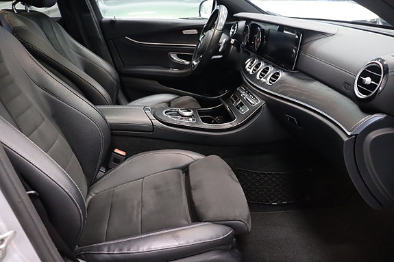 Mercedes-Benz E220 11 of 29