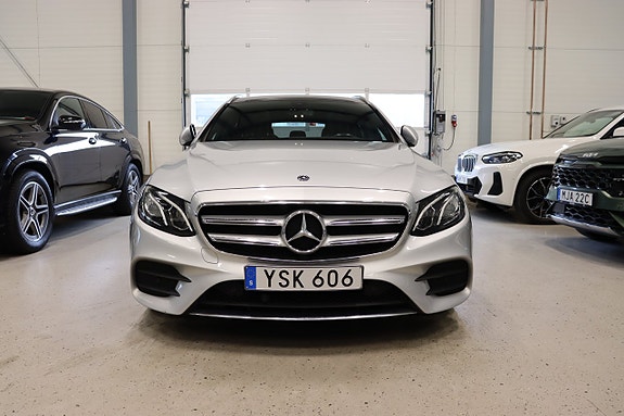 Mercedes-Benz E220 3 of 29
