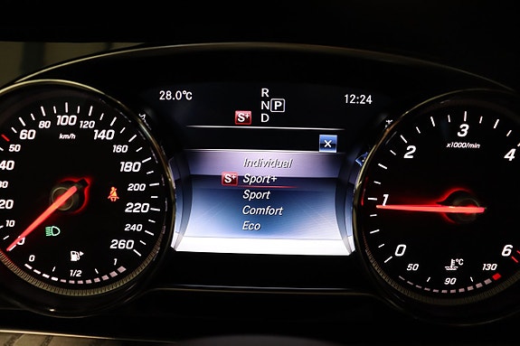 Mercedes-Benz E220 25 of 29