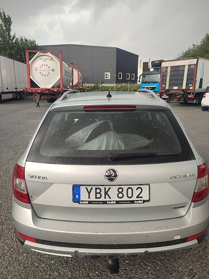 Skoda Octavia Scout 11 of 23