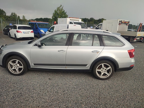 Skoda Octavia Scout 3 of 5
