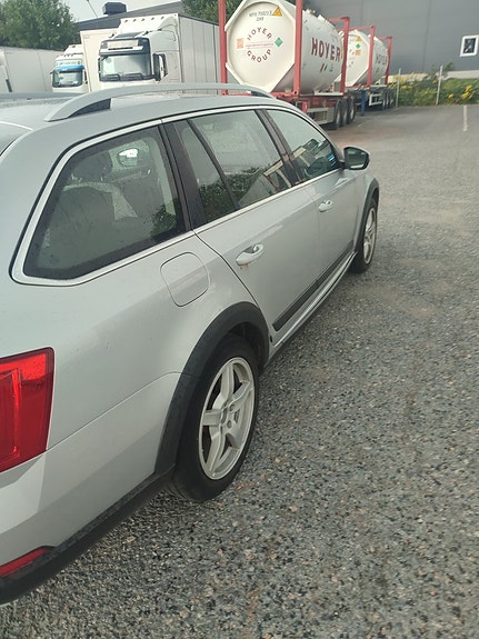 Skoda Octavia Scout 16 of 23