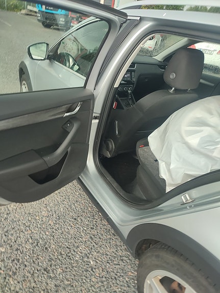 Skoda Octavia Scout 14 of 23