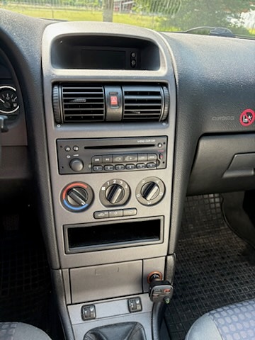 Opel Astra 10 of 12