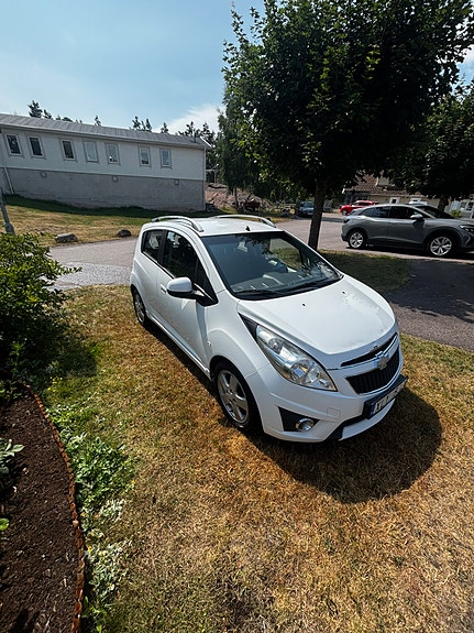 Chevrolet Spark 2 of 4
