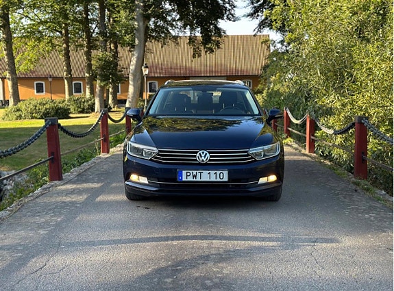 Volkswagen Passat 2 of 5