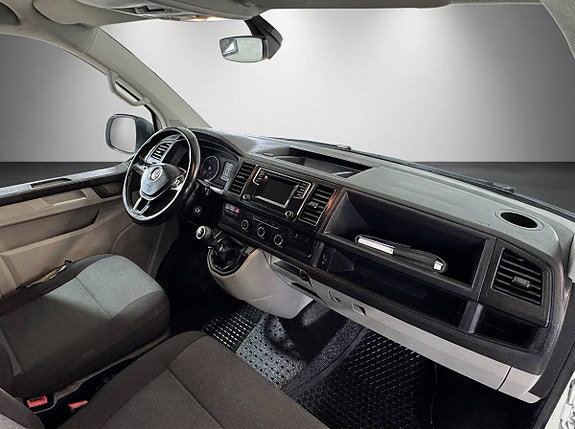 Volkswagen Transporter 10 of 18