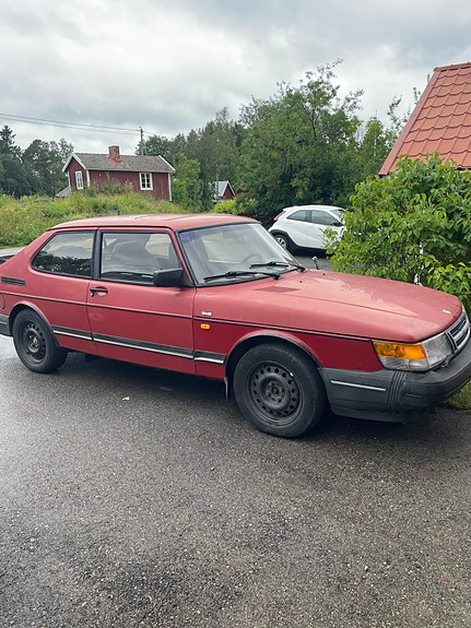 Saab 900 2 of 5