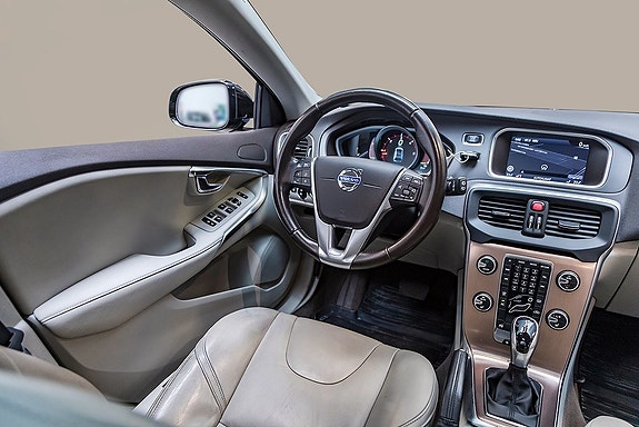 Volvo V40 Cross Country 12 of 21