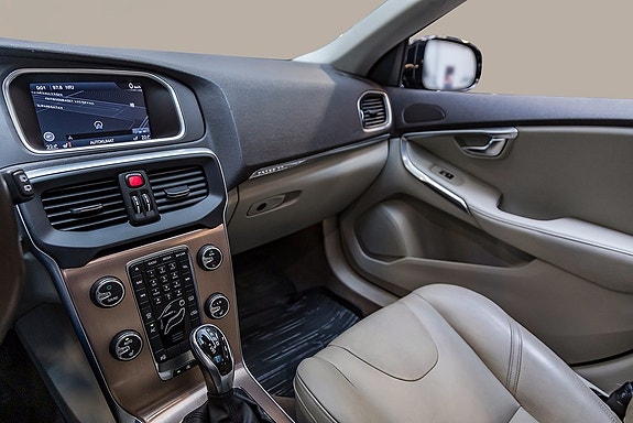 Volvo V40 Cross Country 16 of 21