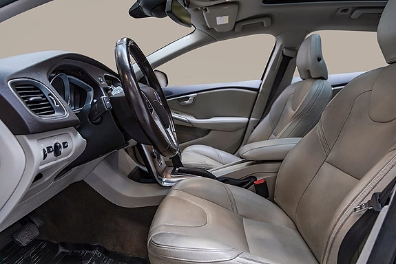 Volvo V40 Cross Country 8 of 21