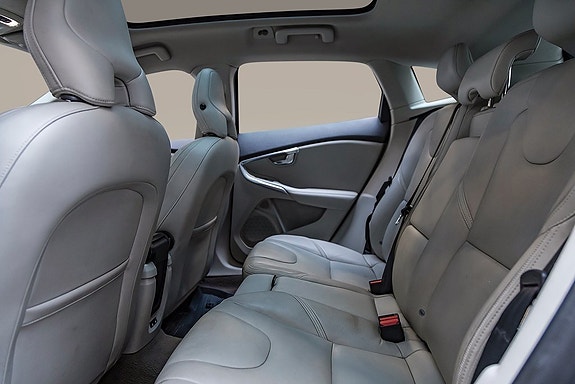 Volvo V40 Cross Country 18 of 21