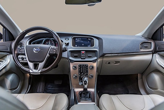 Volvo V40 Cross Country 13 of 21