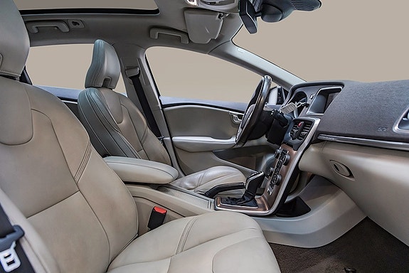 Volvo V40 Cross Country 15 of 21