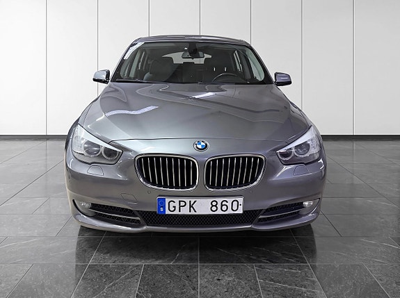 BMW 530d 2 of 5