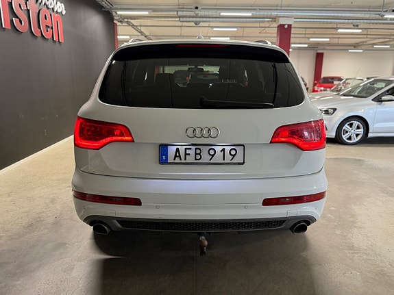 Audi Q7 4 of 5