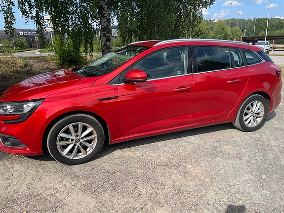 Renault Megane IV 2 of 5