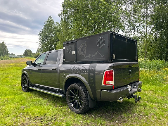 Dodge RAM 1500 2 of 5