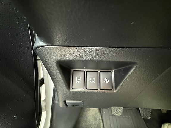 Toyota Yaris 10 of 16