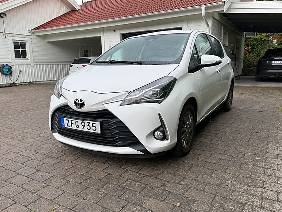 Toyota Yaris 3 of 16