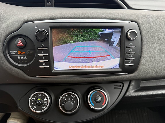 Toyota Yaris 9 of 16