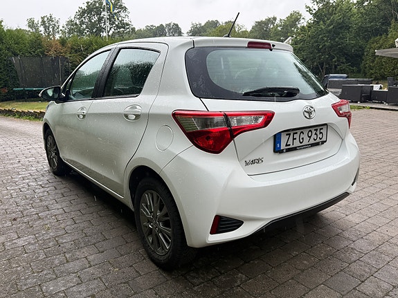 Toyota Yaris 6 of 16