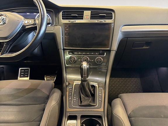 Volkswagen Golf Alltrack 11 of 22