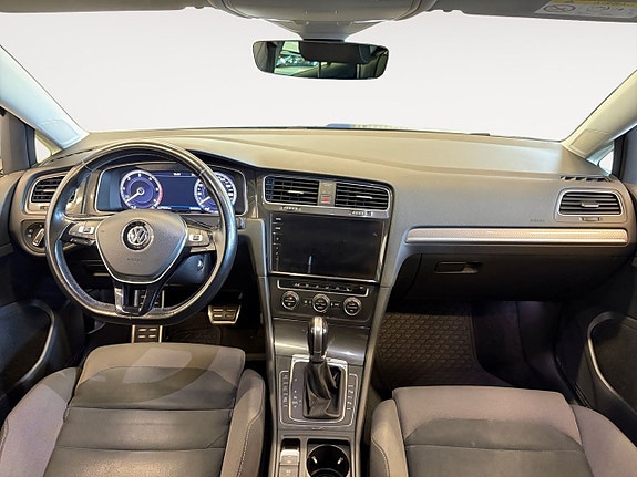 Volkswagen Golf Alltrack 10 of 22