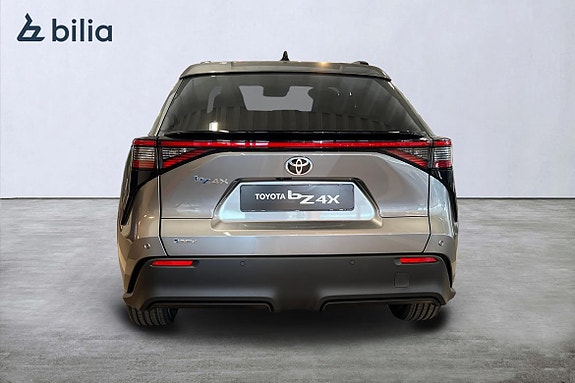 Toyota bZ4X 15 of 18