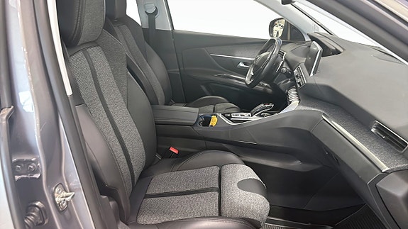 Peugeot 3008 3 of 5