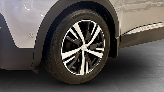 Peugeot 3008 9 of 12