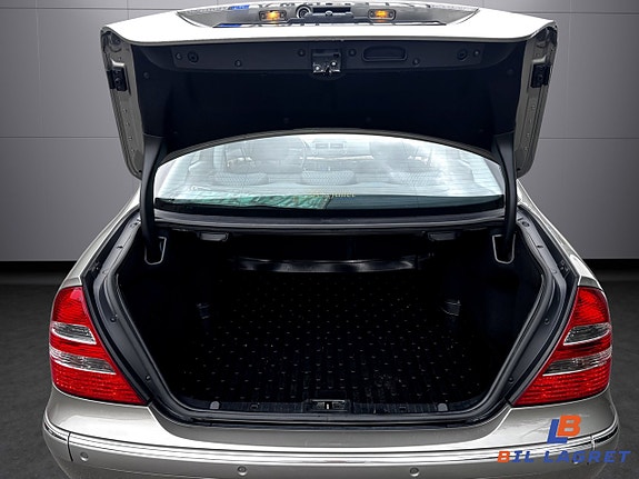 Mercedes-Benz E280 12 of 21