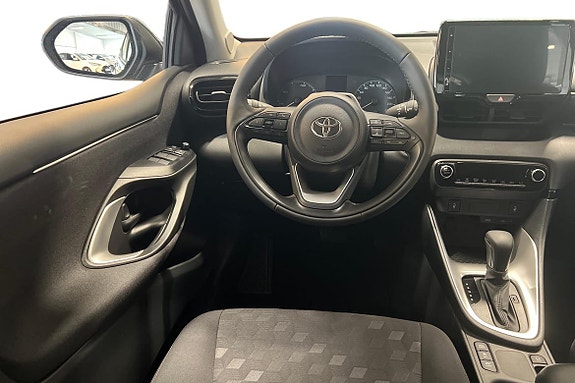 Toyota Yaris 6 of 30