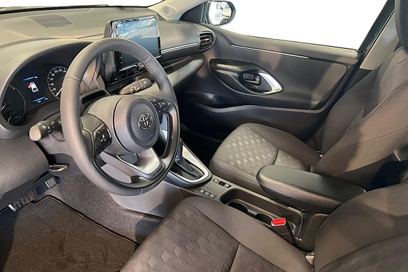 Toyota Yaris 11 of 30