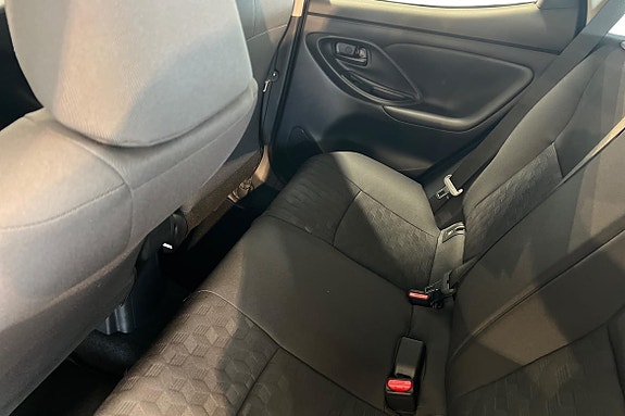 Toyota Yaris 9 of 30