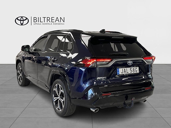 Toyota RAV4 Plug-in Hybrid 4 of 5