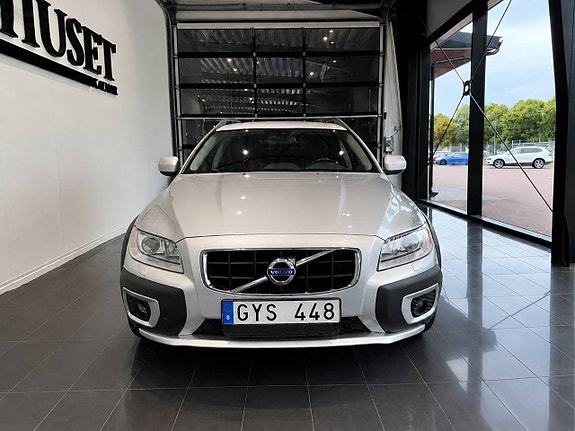 Volvo XC70 2 of 5