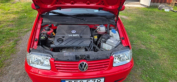 Volkswagen Polo 2 of 5