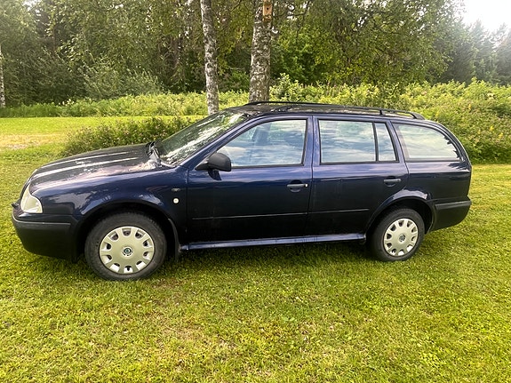 Skoda Octavia 2 of 5