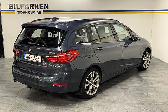 BMW 218i 9 of 23