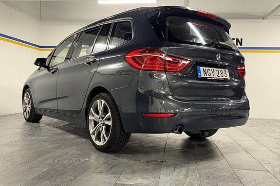 BMW 218i 10 of 23