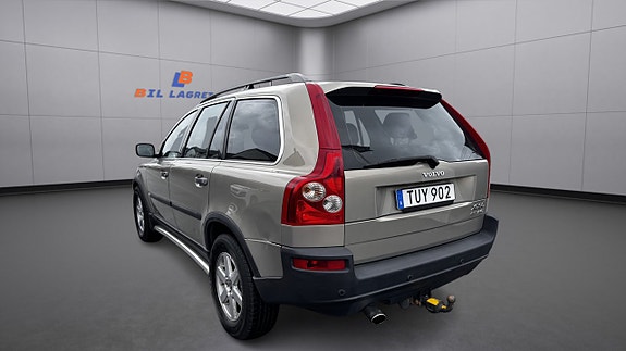 Volvo XC90 2 of 10