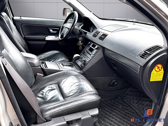 Volvo XC90 7 of 10