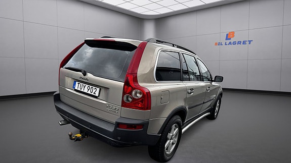 Volvo XC90 4 of 10
